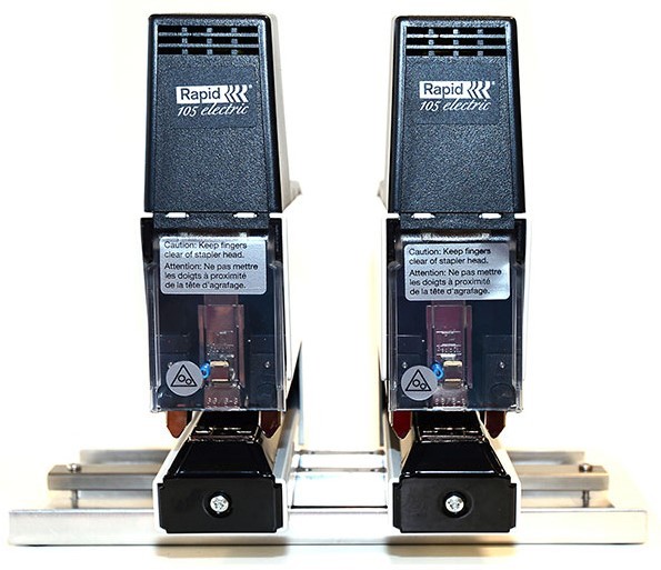 2x Rapid 105E Classic Elektrohefter + Tisch + Lichtleiterkabel für Klammern 26/6 , 66/6