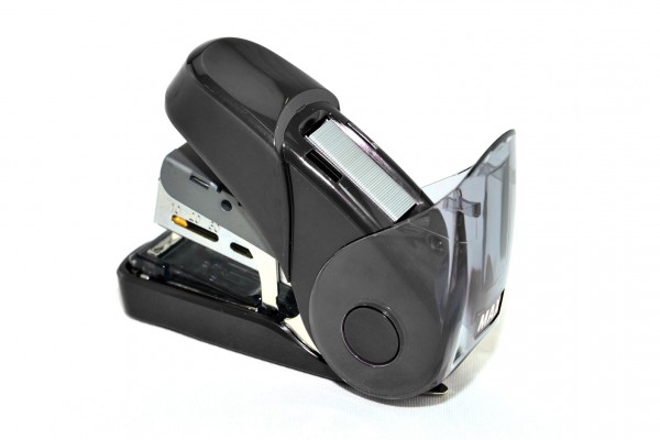 MAX HD-10FL3 schwarz Flachhefter mit Flat-Clinch Heftgerät inkl. 100 Heftklammern